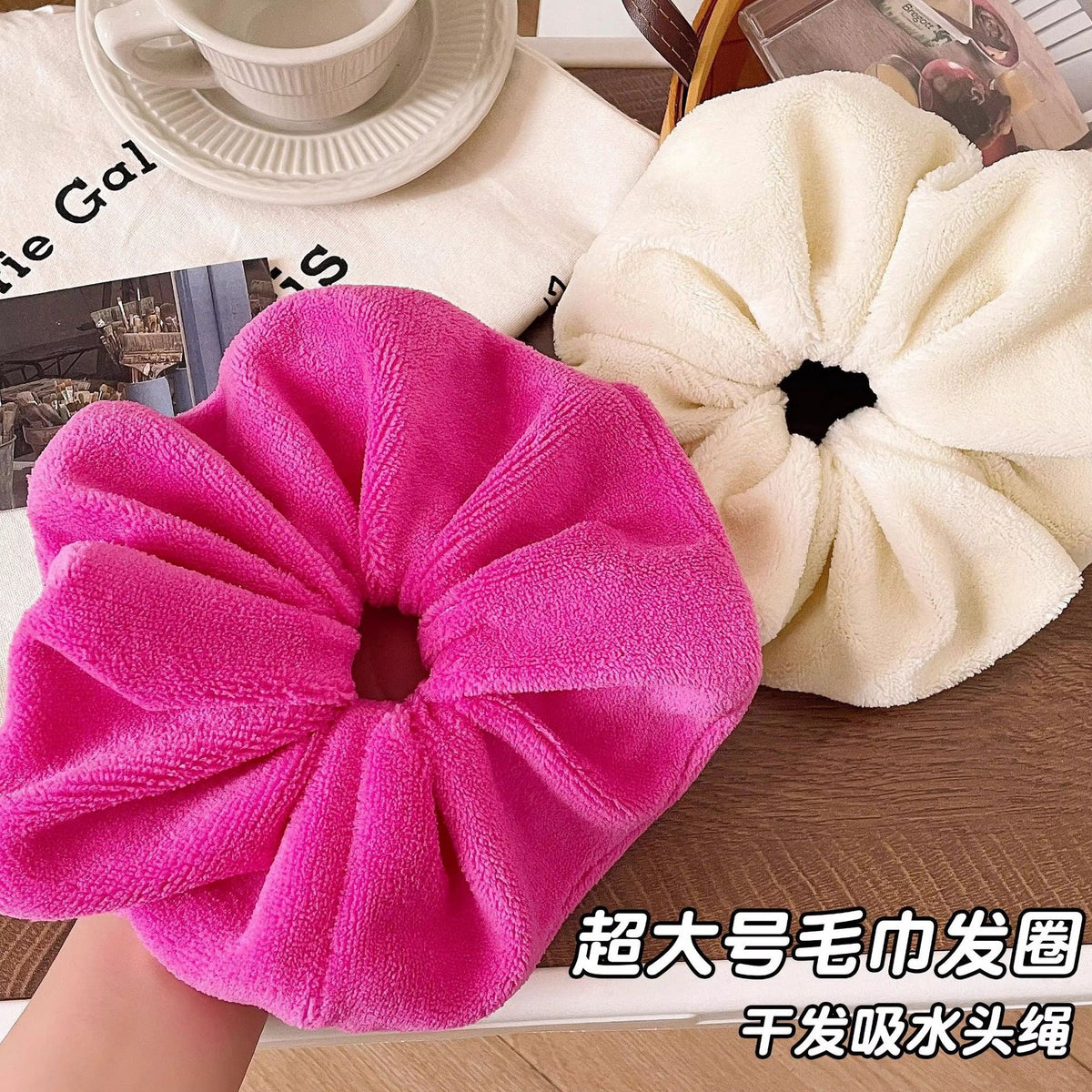 絨面簡約髮圈－咖色款細節1｜https://igowo.tw/