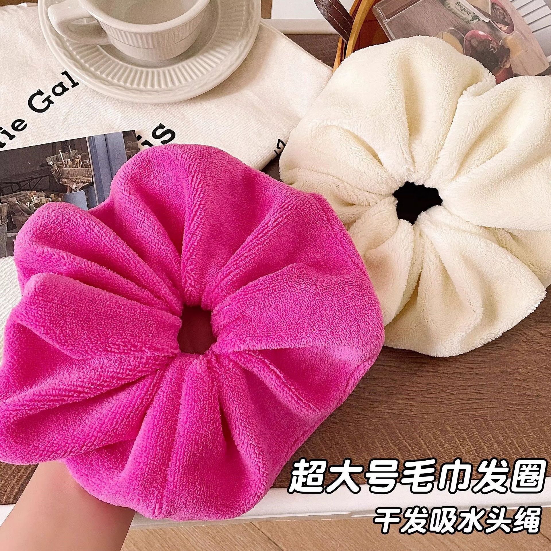 絨面簡約髮圈－咖色款細節1｜https://igowo.tw/