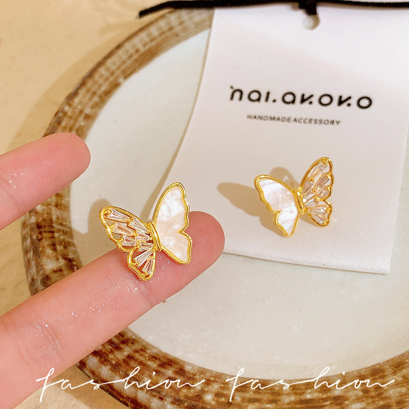 金色鋯石蝴蝶鏤空耳環－商品主圖｜https://igowo.tw/