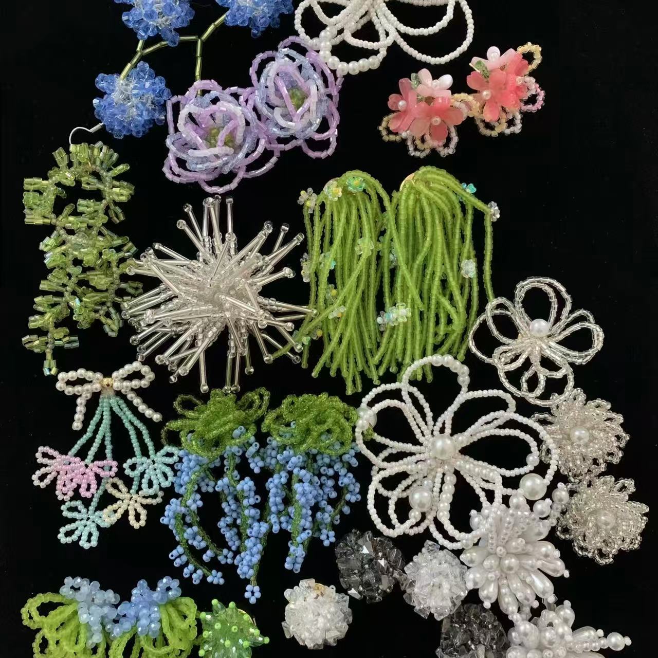 繽紛花朵圓形編織耳釘－商品主圖｜https://igowo.tw/