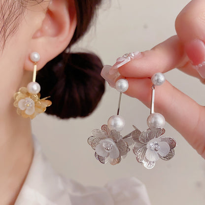 金色珍珠花朵鏤空耳墜－第二視角實拍｜https://igowo.tw/