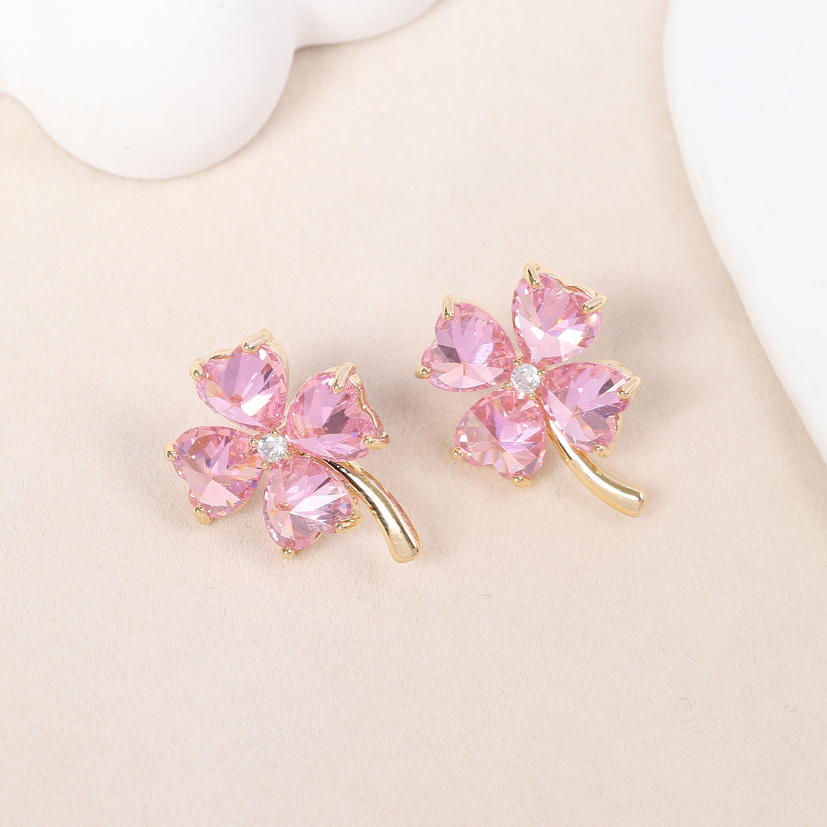S925鋯石花朵耳環－商品主圖｜https://igowo.tw/