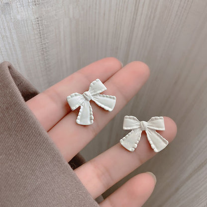 琺瑯銀針鑲鑽簡約耳環－#蝴蝶結耳釘款細節113｜https://igowo.tw/