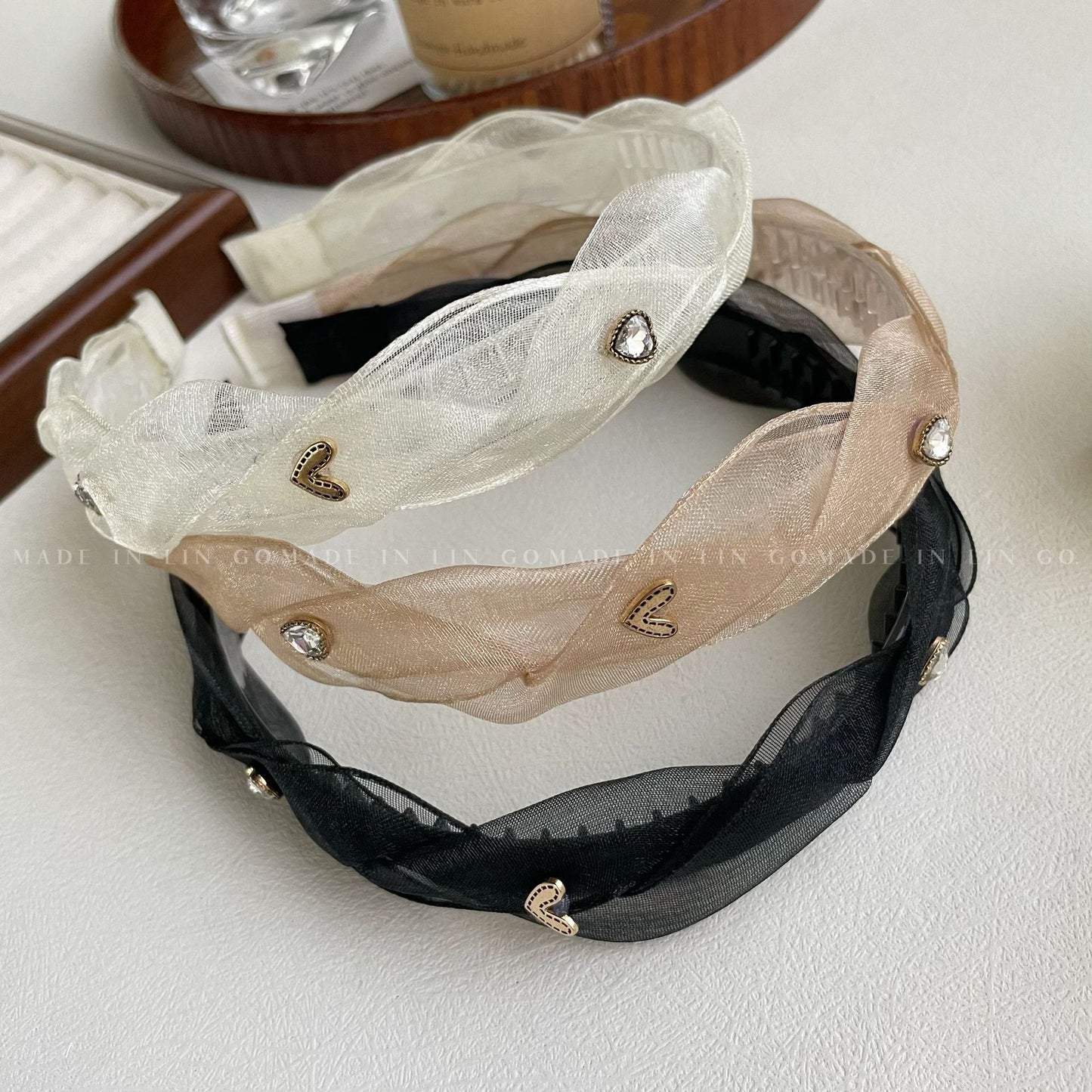 鋯石愛心編織髮箍－商品主圖｜https://igowo.tw/
