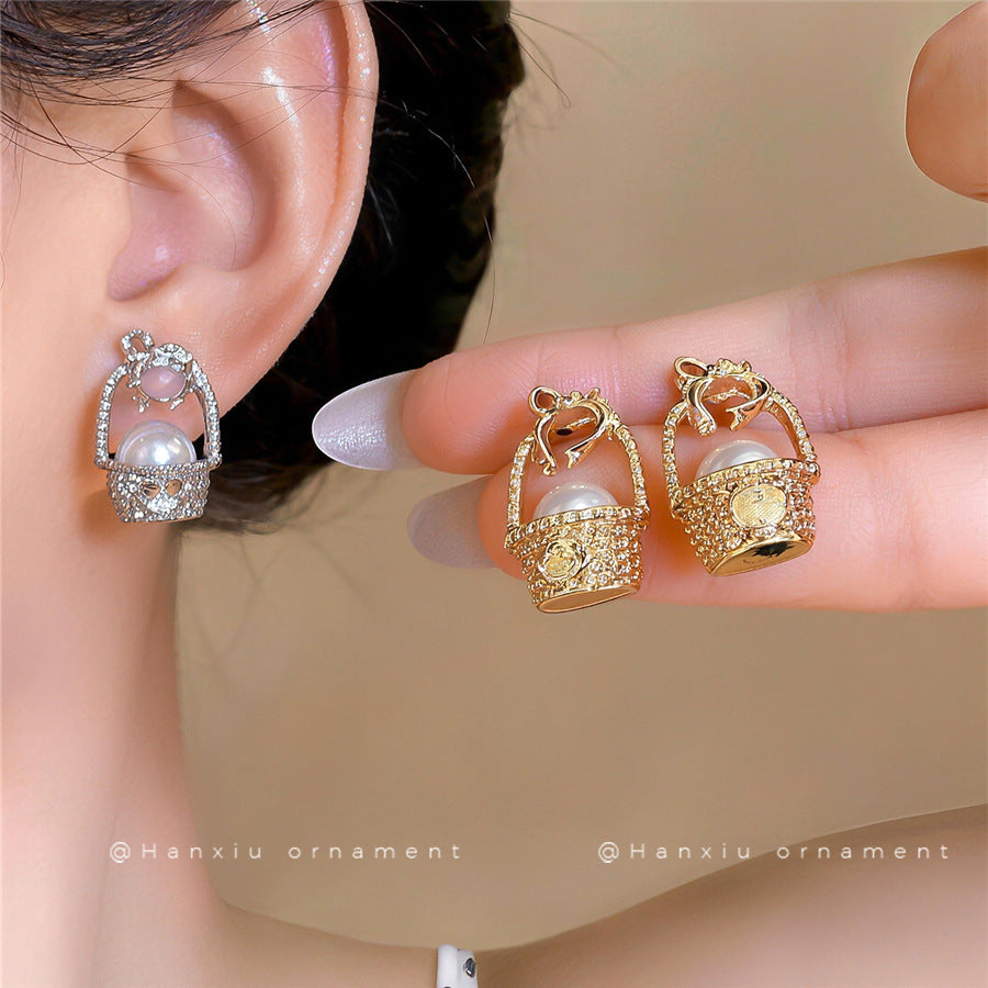 珍珠銀針蝴蝶結耳釘－商品主圖｜https://igowo.tw/