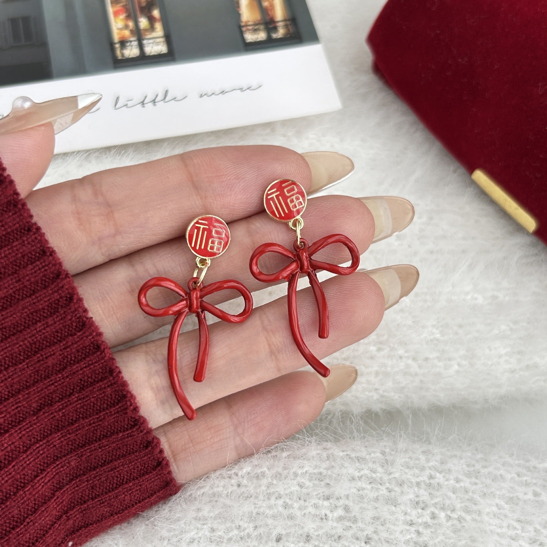 紅色銀針蝴蝶結耳釘－細節特寫6｜https://igowo.tw/