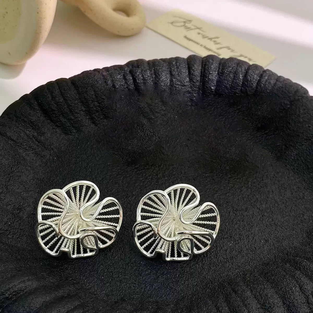 珍珠花朵耳環－商品主圖｜https://igowo.tw/