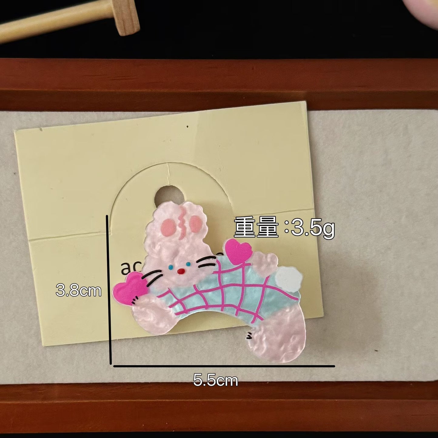 粉色壓克力兔子髮夾