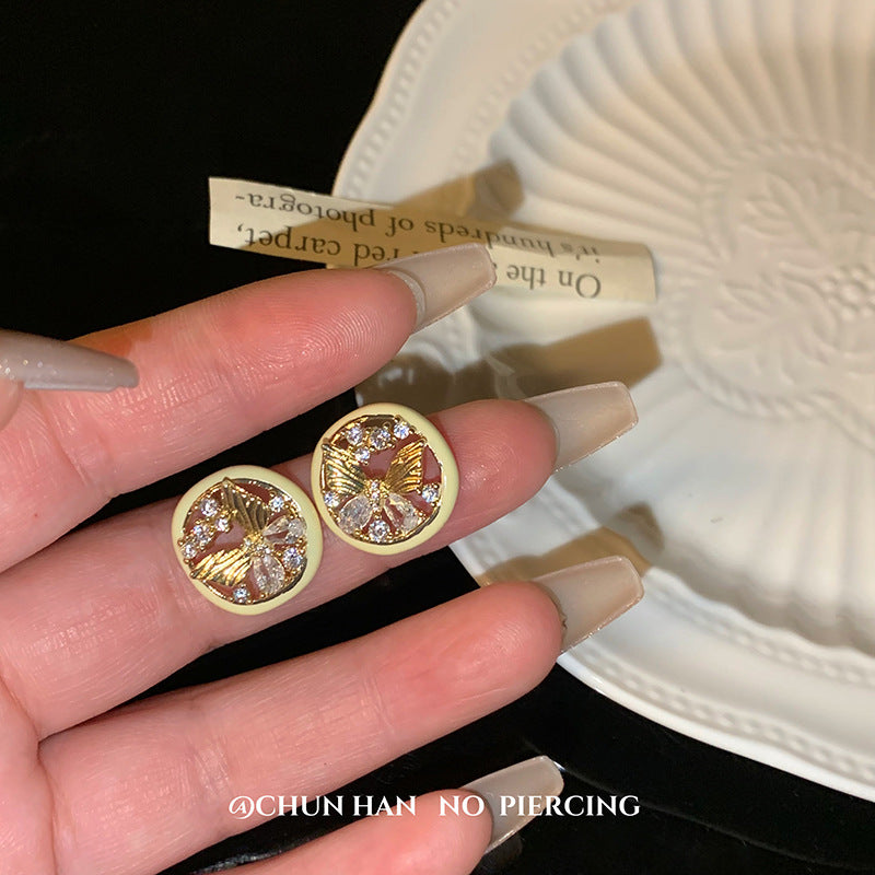 春夏復古圓形蝴蝶滴油耳夾無耳洞氣質百搭甜美耳飾小眾設計蚊香盤 米色圓形蝴蝶耳針