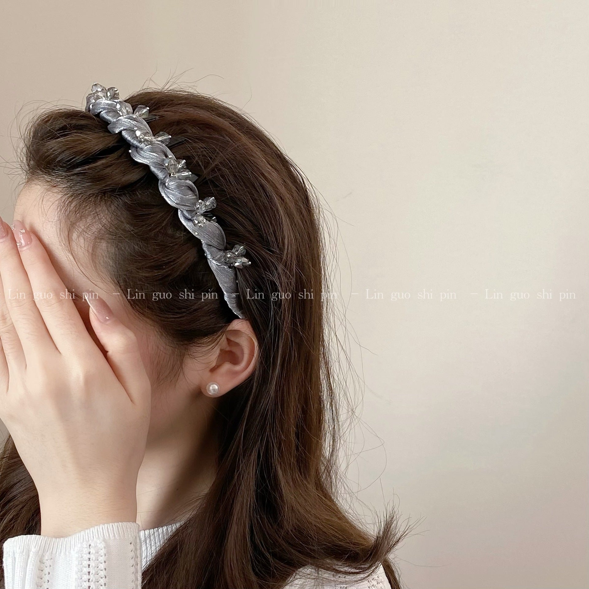 鋯石纏繞髮夾－銀灰色款實拍｜https://igowo.tw/
