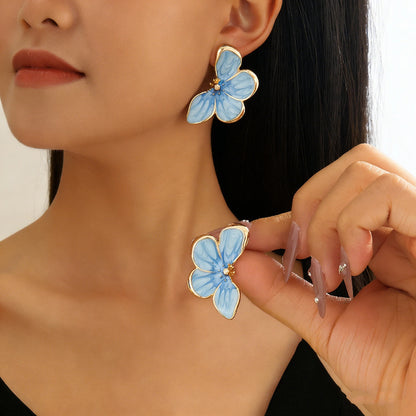 漸層琺瑯花朵誇張耳釘－細節特寫7｜https://igowo.tw/