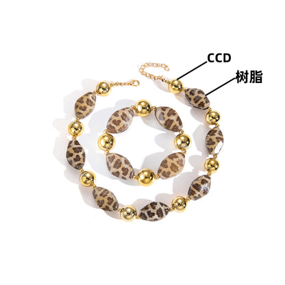 棕色金屬豹紋精雕項鍊－細節特寫3｜https://igowo.tw/