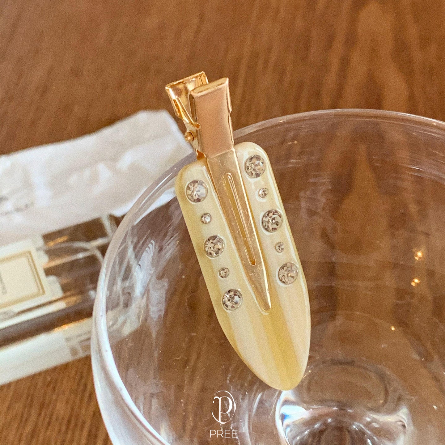 珍珠花朵髮夾－米色蝴蝶結款細節｜https://igowo.tw/
