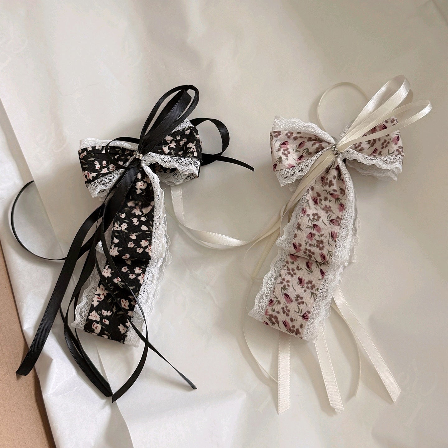 緞帶碎花復古髮夾－米白碎花款實拍｜https://igowo.tw/
