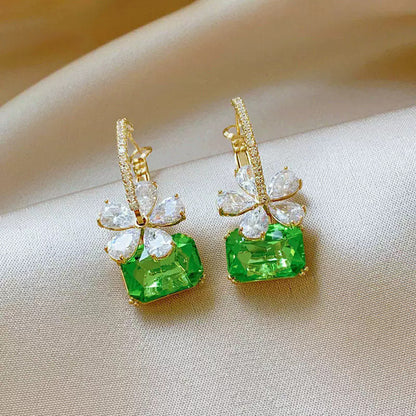 綠色鋯石花朵方形耳環－商品主圖｜https://igowo.tw/