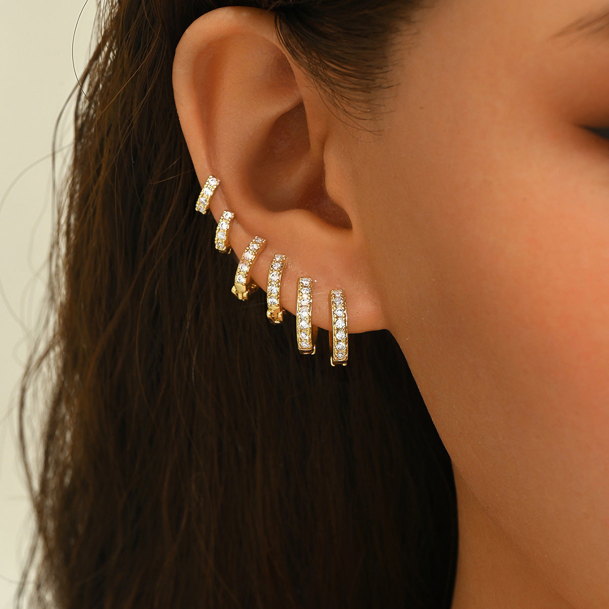 鋯石圓圈鑲鑽耳環－商品主圖｜https://igowo.tw/