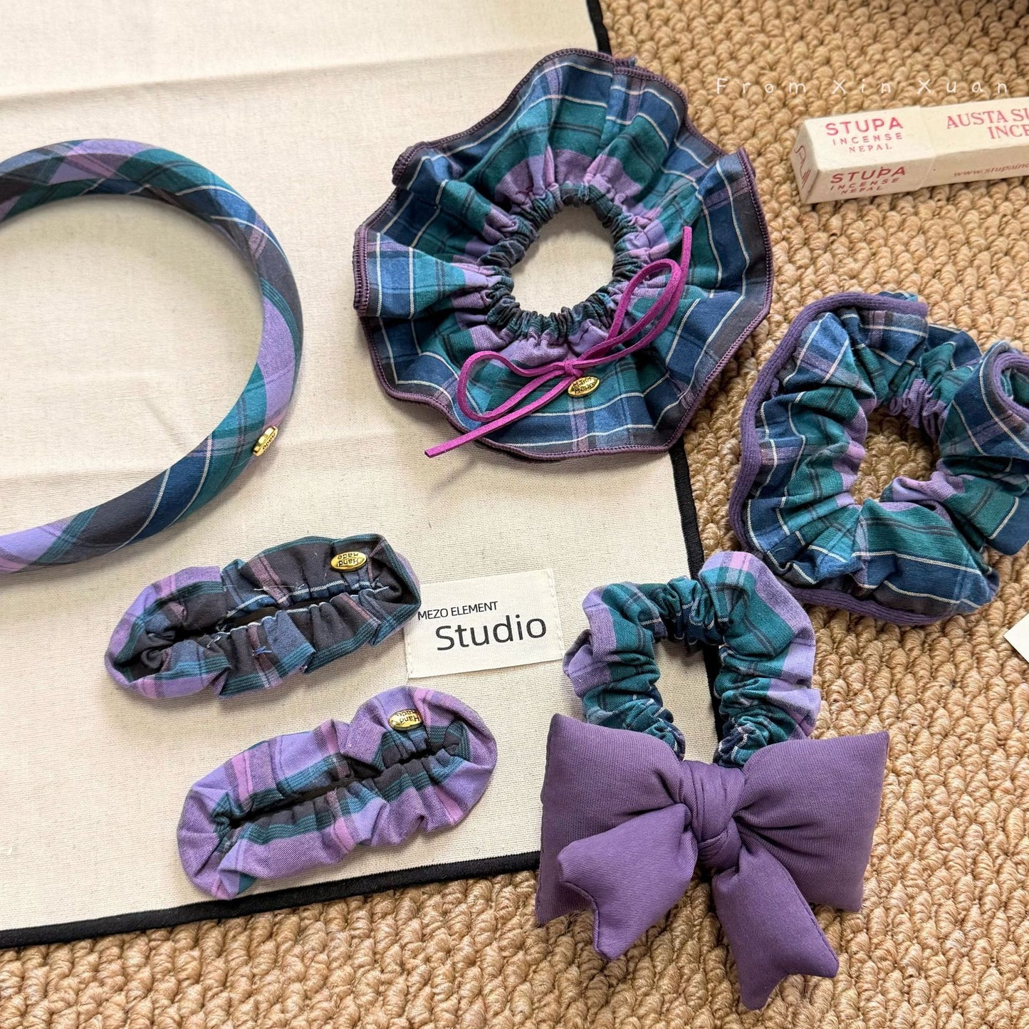 紫色格紋蝴蝶結髮圈－商品主圖｜https://igowo.tw/