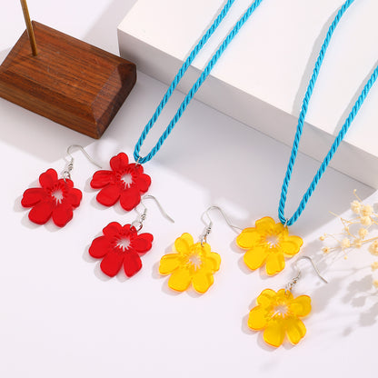 繽紛壓克力花朵項鍊－細節特寫1｜https://igowo.tw/