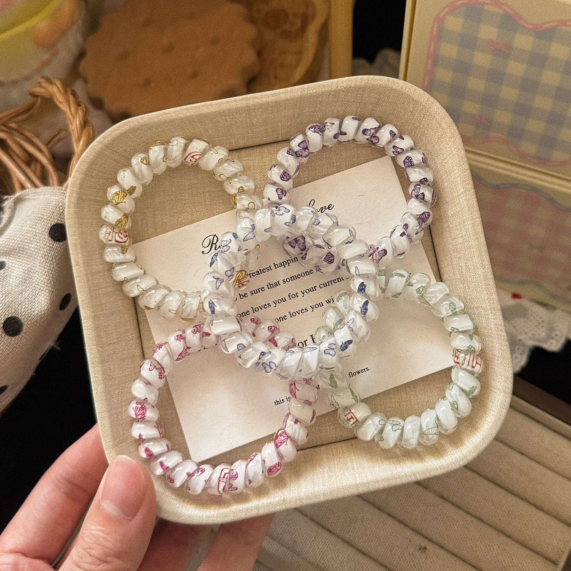 彩色蝴蝶髮圈－商品主圖｜https://igowo.tw/