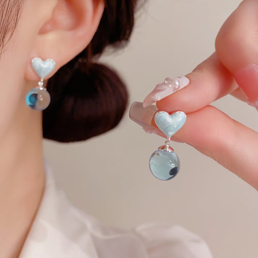 琺瑯樹脂愛心簡約耳墜－商品主圖｜https://igowo.tw/