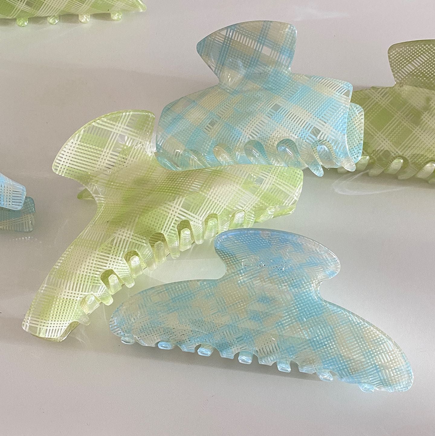 藍色格紋簡約鯊魚夾－藍色衣架款細節｜https://igowo.tw/