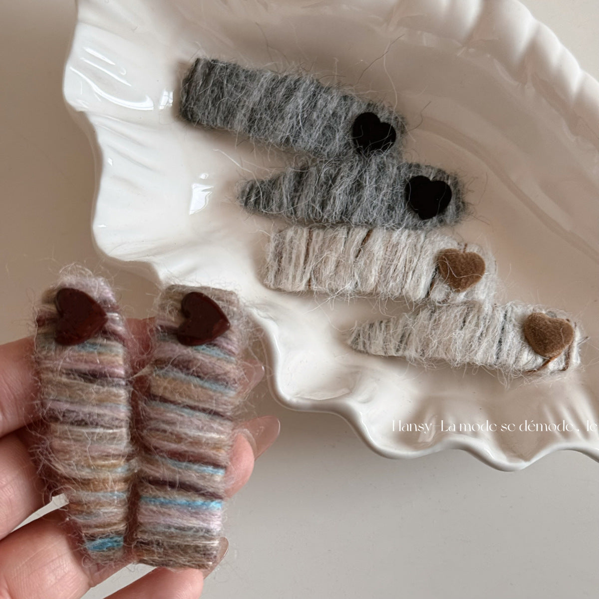 愛心纏繞髮夾－商品主圖｜https://igowo.tw/