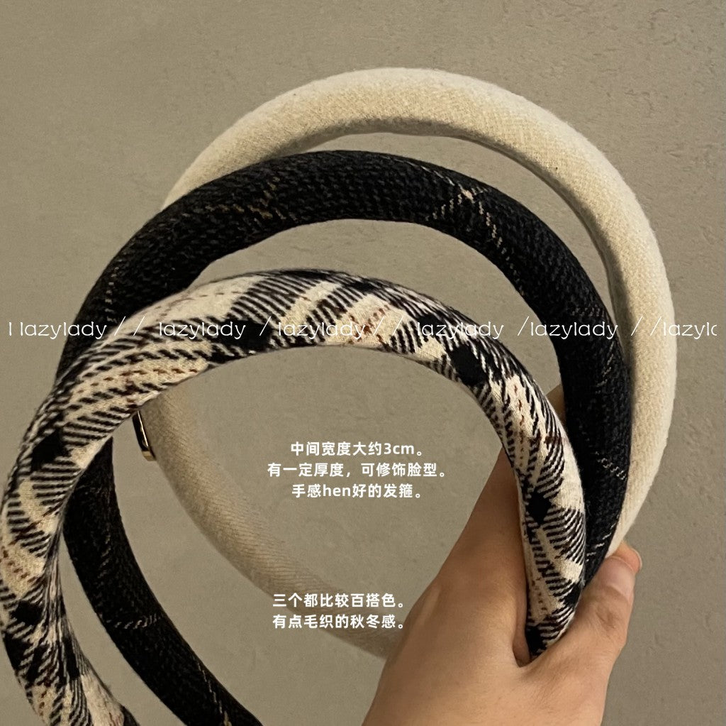 寬版簡約髮箍－黑色格子款實拍｜https://igowo.tw/
