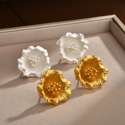雪花花朵鏤空耳釘－B款金色（啞金）款細節1｜https://igowo.tw/