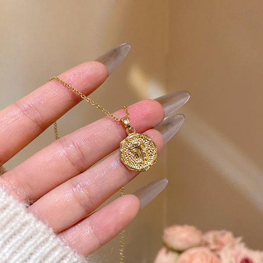 鈦鋼花朵圓牌墜飾項鍊－商品主圖｜https://igowo.tw/
