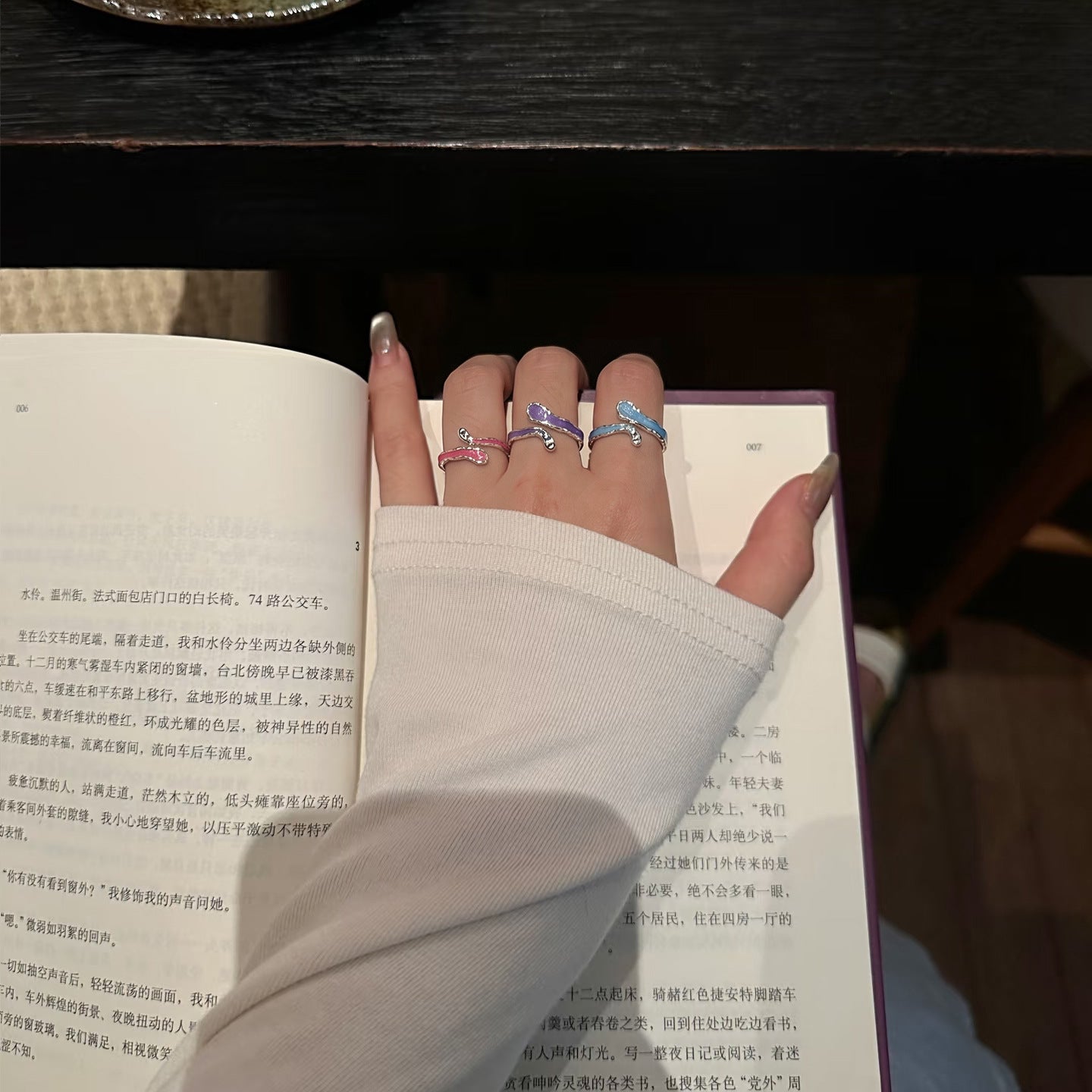 琺瑯波浪簡約戒指－藍色款實拍｜https://igowo.tw/