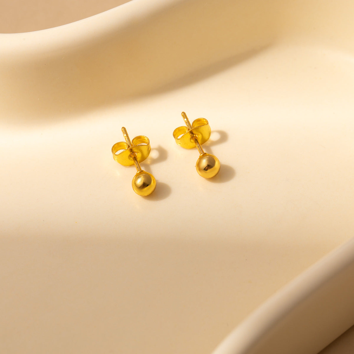 不鏽鋼圓珠簡約耳釘－2(6mm)金色款細節｜https://igowo.tw/