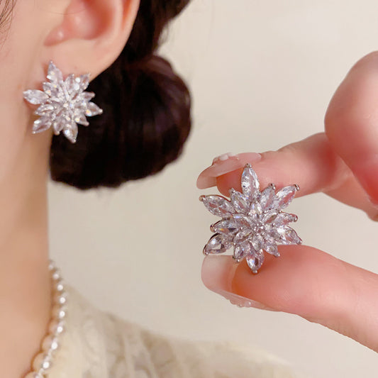 鋯石雪花微鑲簡約耳釘－商品主圖｜https://igowo.tw/