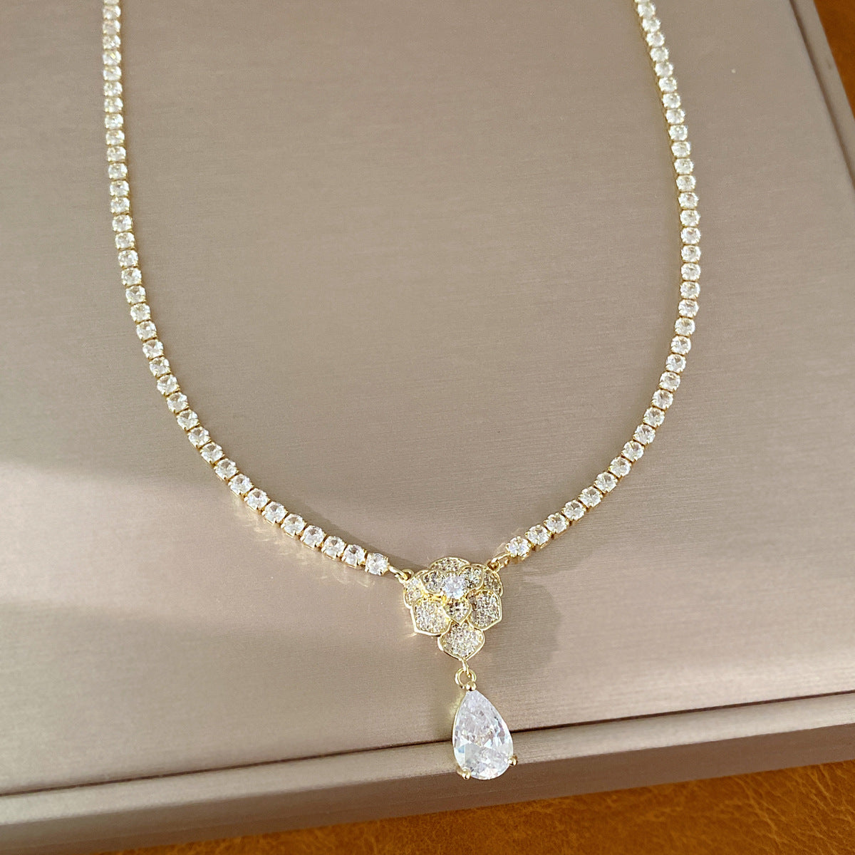 金色鋯石花朵電鍍項鍊