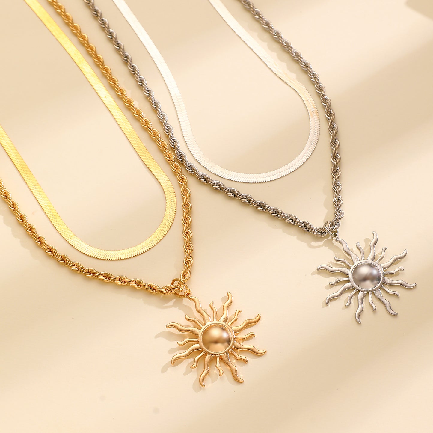 太陽花墜飾多層項鍊－細節特寫2｜https://igowo.tw/