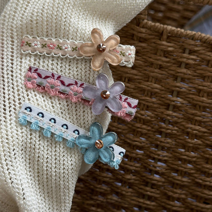 緞帶鋯石一字刺繡髮夾－商品主圖｜https://igowo.tw/