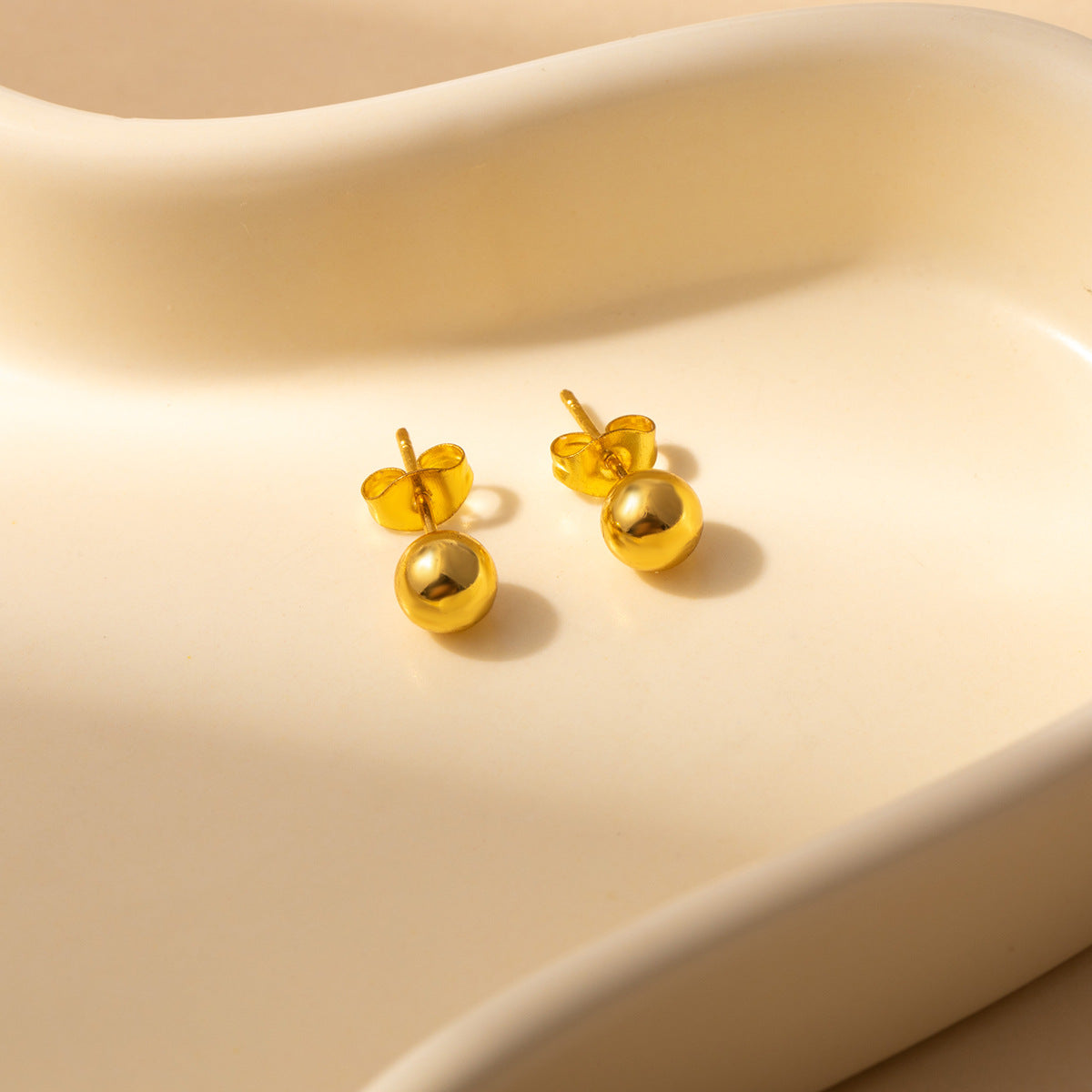不鏽鋼圓珠簡約耳釘－3(4mm)金色款細節｜https://igowo.tw/