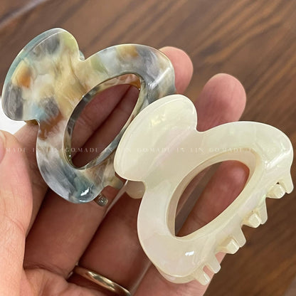 醋酸板材簡約鯊魚夾－米白色款細節｜https://igowo.tw/