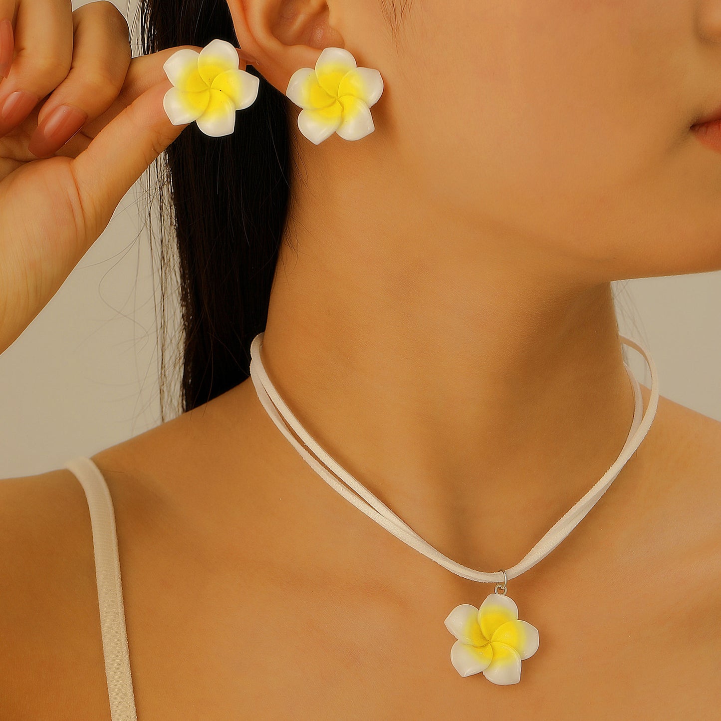 金屬花朵項鍊耳環組－細節特寫5｜https://igowo.tw/