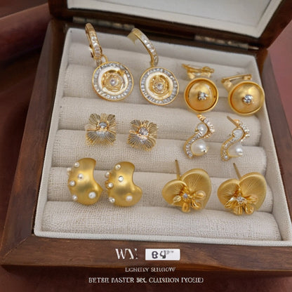 金色鋯石字母復古耳環－商品主圖｜https://igowo.tw/
