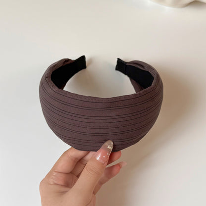 布面格紋寬版髮箍－咖色寬版髮箍款細節｜https://igowo.tw/