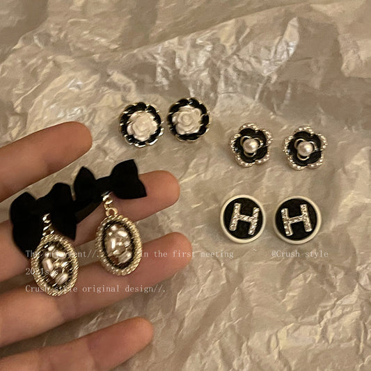 珍珠蝴蝶結復古耳環－商品主圖｜https://igowo.tw/
