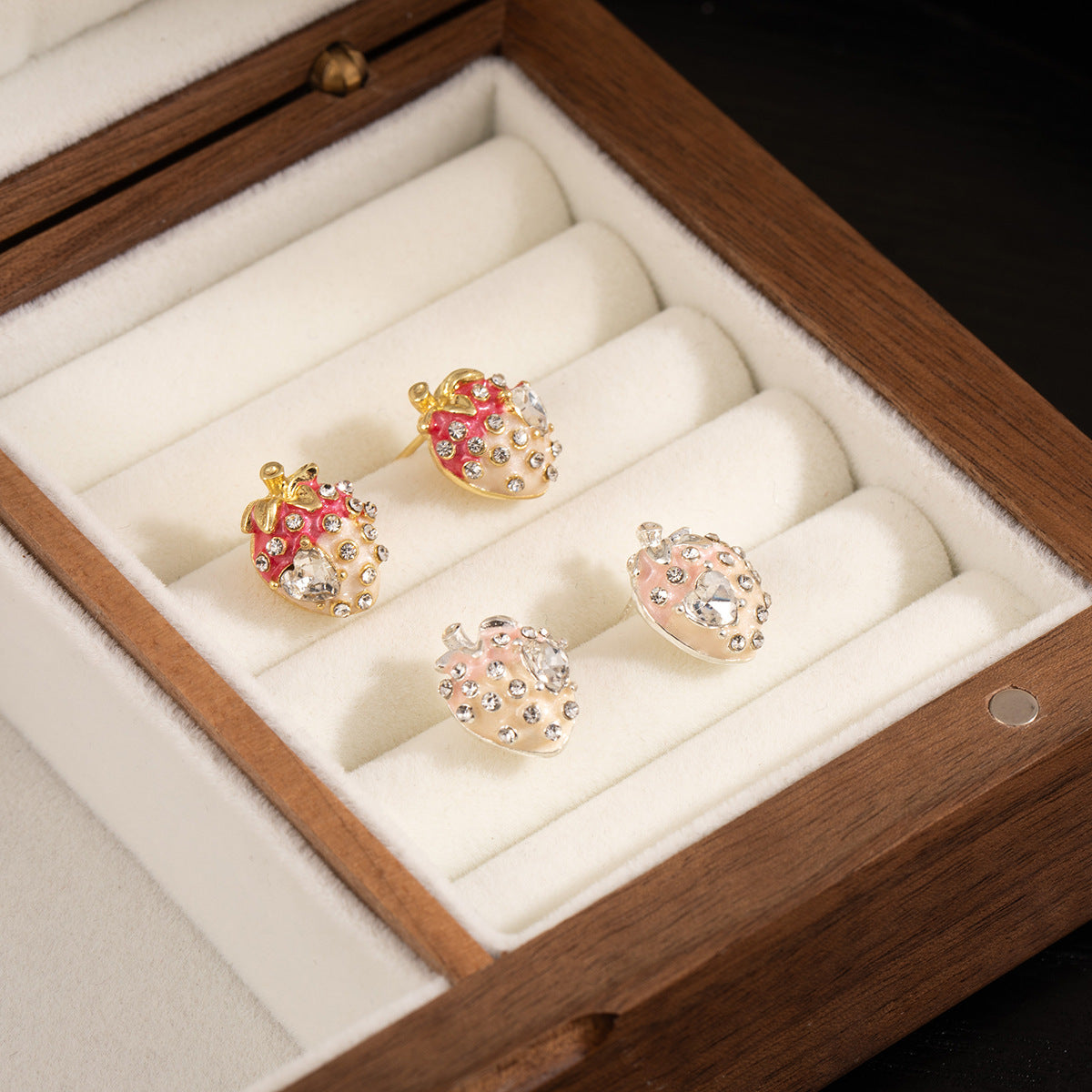 銀針愛心草莓復古飾品－/銀色款實拍｜https://igowo.tw/