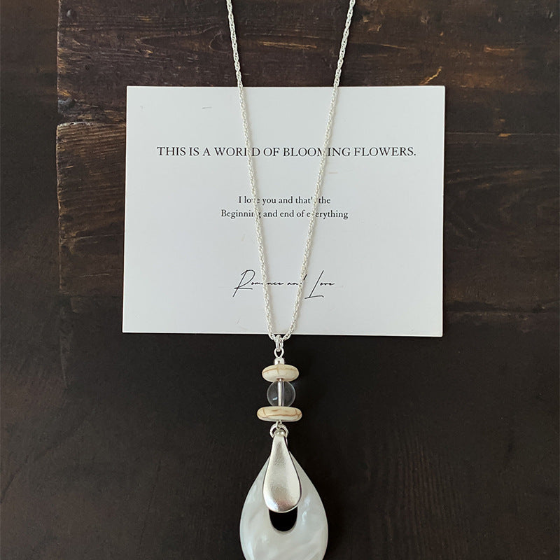 樹脂橢圓墜飾復古項鍊－項鍊-銀色-黑色款實拍｜https://igowo.tw/