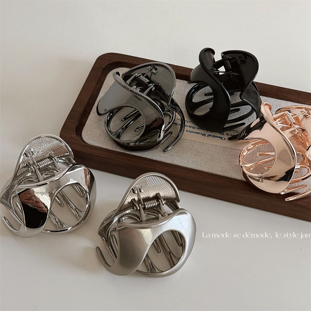 金屬鏤空鯊魚夾－商品主圖｜https://igowo.tw/