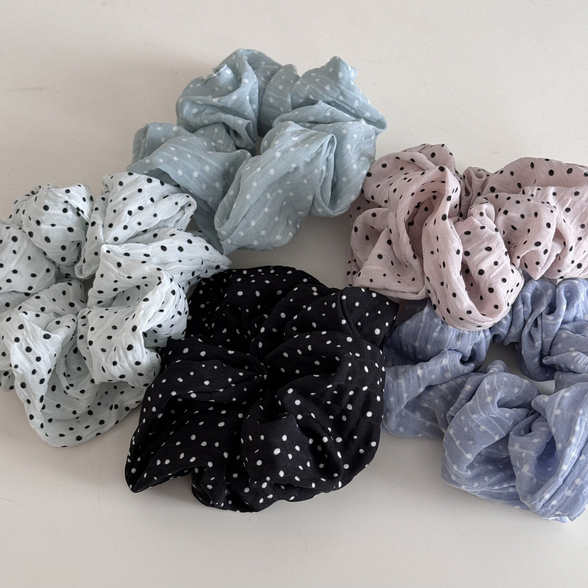波點大腸圈簡約髮圈－簡約波點圈-藍色款細節｜https://igowo.tw/