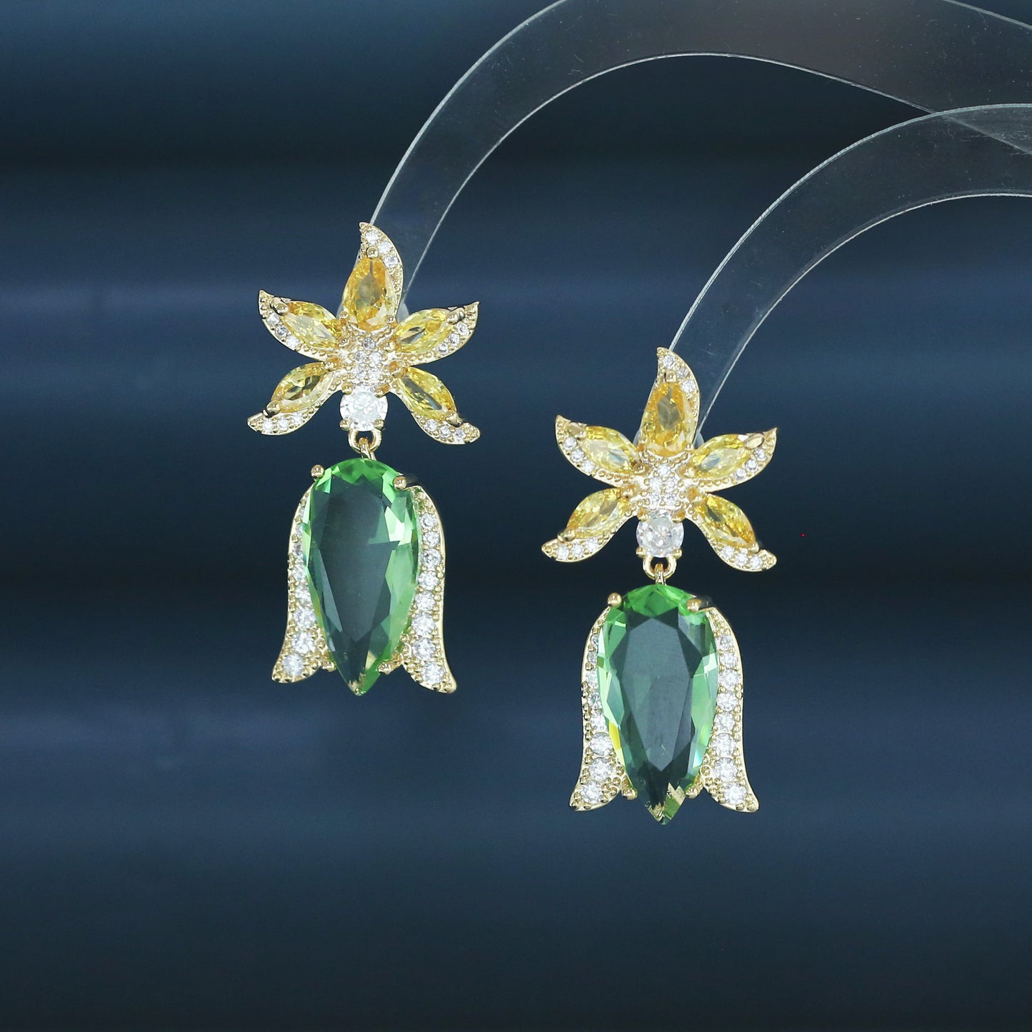 S925鋯石水滴花朵微鑲耳環－綠色款實拍｜https://igowo.tw/