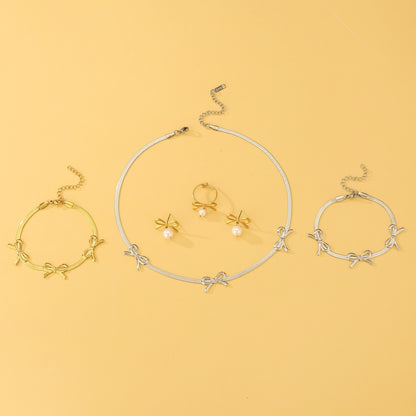 金色不鏽鋼蝴蝶結項鍊－細節特寫1｜https://igowo.tw/