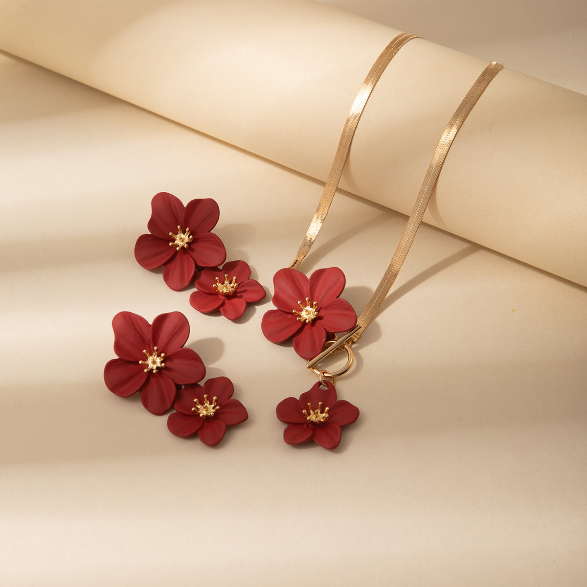 金屬花朵蛇骨鍊套組－/玫紅色款細節｜https://igowo.tw/