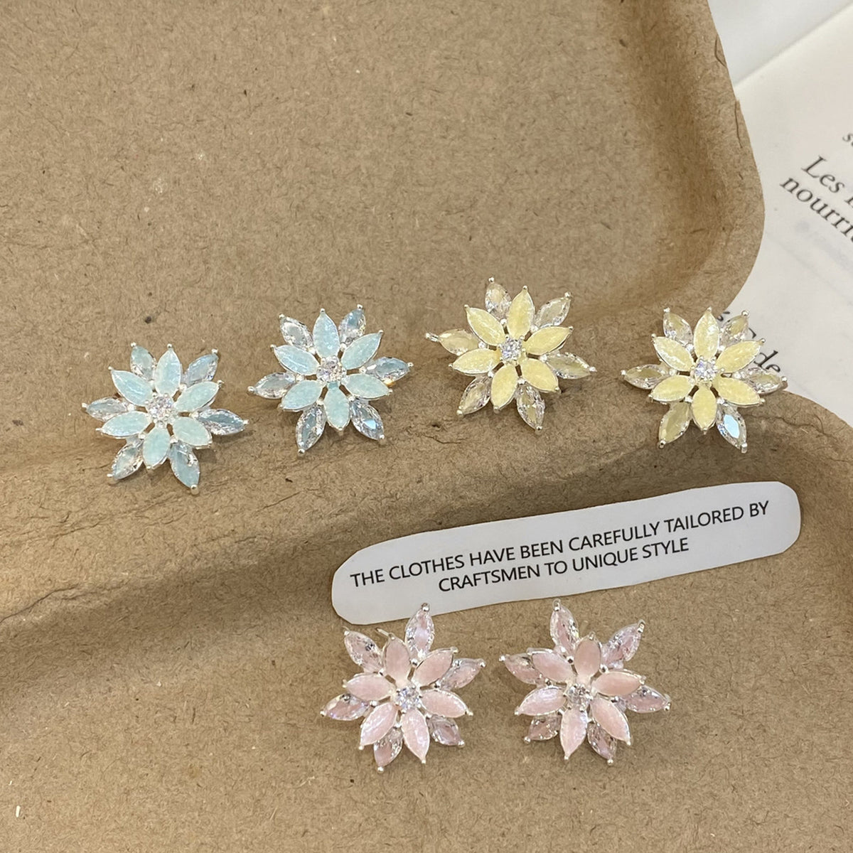 繽紛鋯石花朵耳環－商品主圖｜https://igowo.tw/