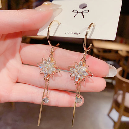 鋯石花朵流蘇長版耳環－商品主圖｜https://igowo.tw/